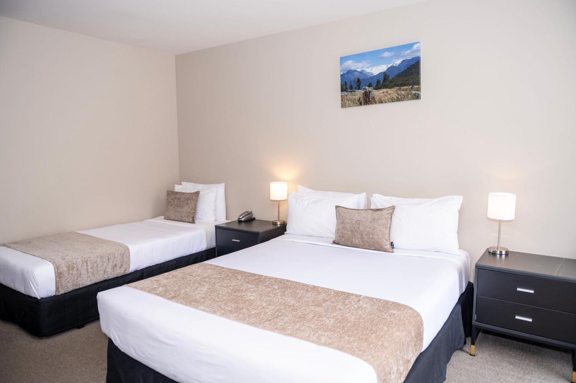 58 On Cron Motel Franz Josef Esterno foto